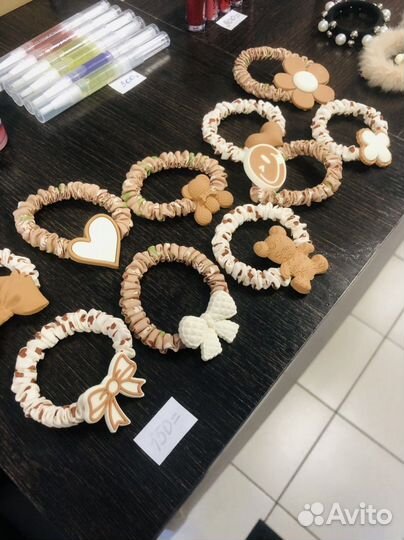 Резинки и заколки для волос в ассортимение