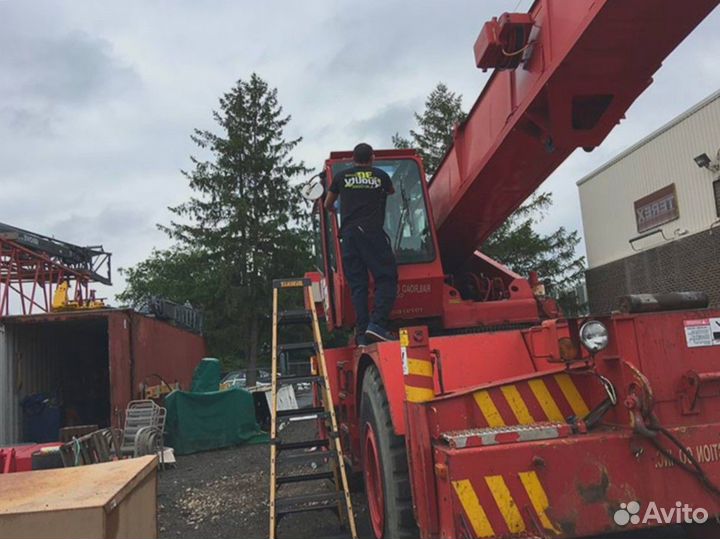 Стекло боковое левое John Deere