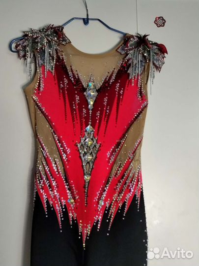 Продается комбинезон для художественной гимнастике