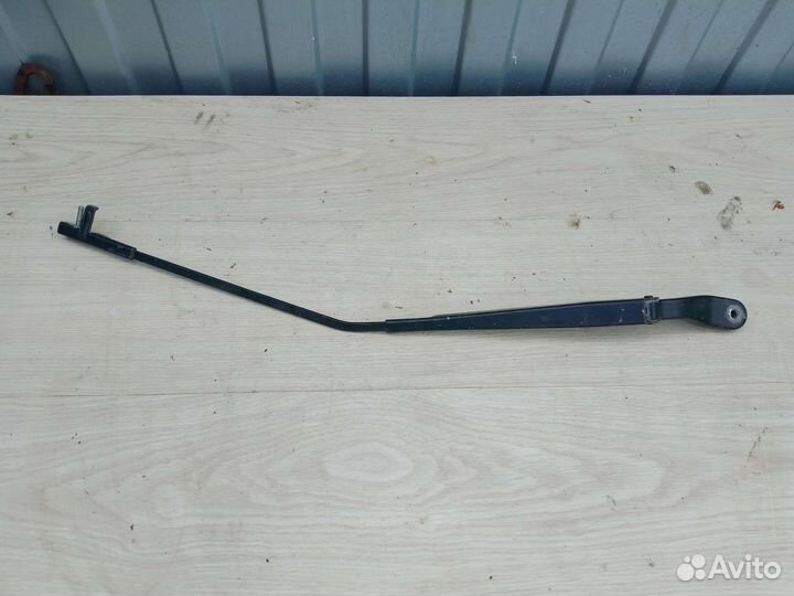 Поводок стеклоочистителя правый Mazda 3 bk