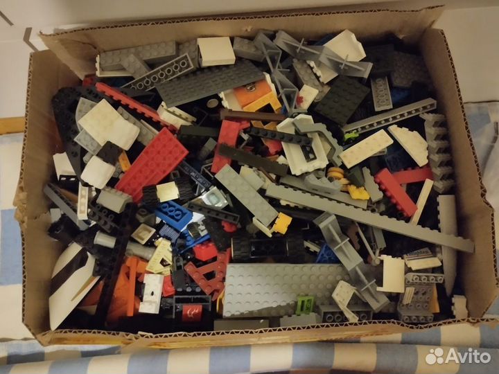 Коробка с конструктором