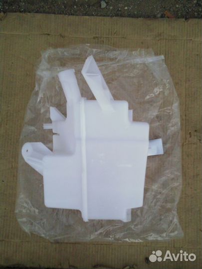 Бачок омывателя лобового стекла Nissan Teana J32