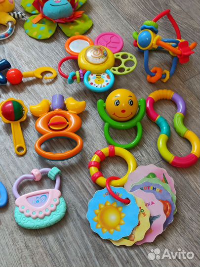 Игрушки для малышей (погремушки, развивающие)