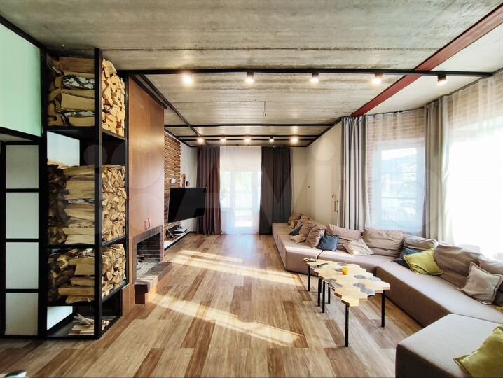 Коттедж 269 м² на участке 10 сот.