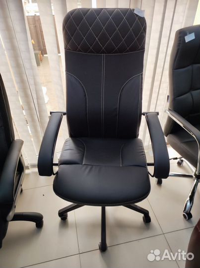 Офисное кресло