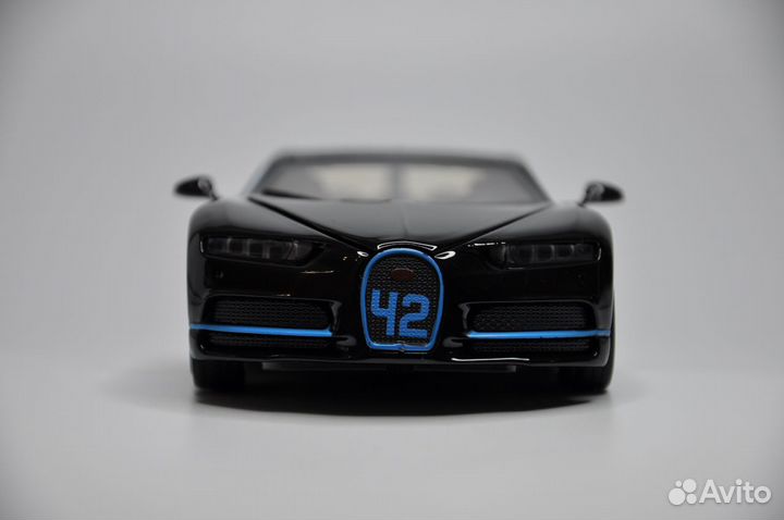 Модель автомобиля Bugatti Chiron 1:32 металл