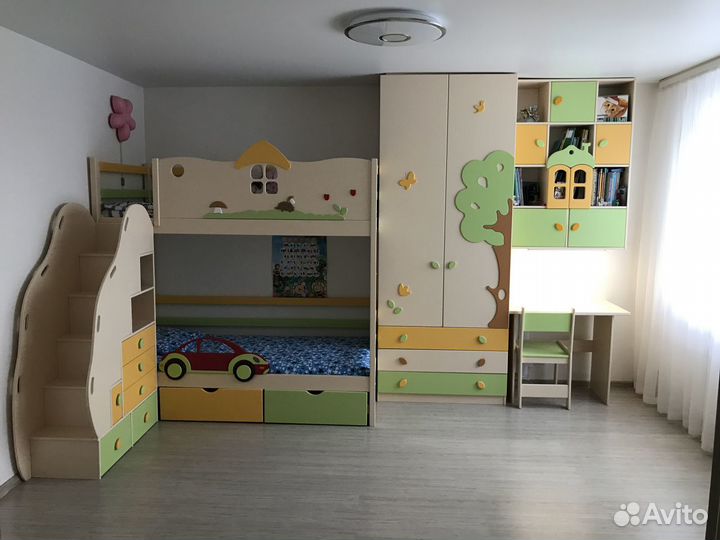 Итальянский мебельный комплект для детской комнаты