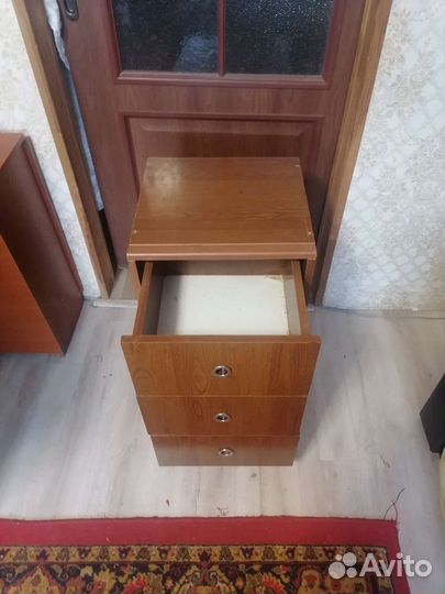 Тумба прикроватная