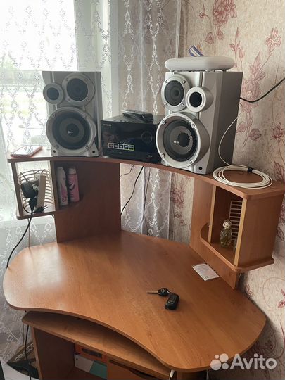 Компьютерный стол