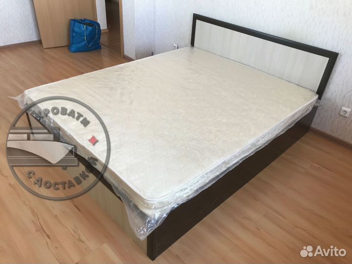 Кровать с матрасом