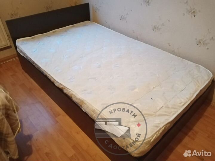 Кровать с матрасом