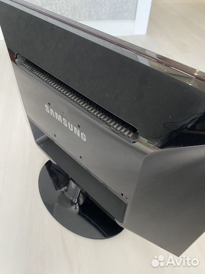 Монитор samsung P2250 53см