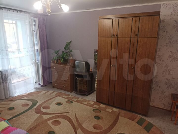 2-к. квартира, 60 м², 1/10 эт.