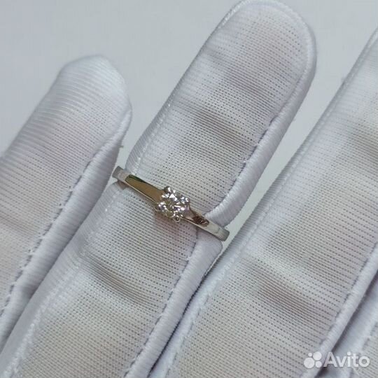 Золотое кольцо с бриллиантом 17р