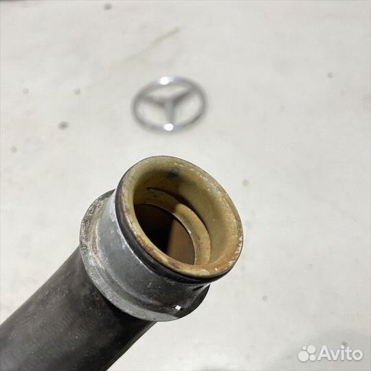 Патрубок охлаждения Мерседес w204 w212