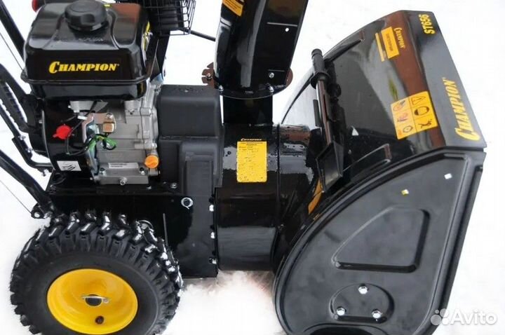 Снегоуборщик бензиновый самоходный champion ST656