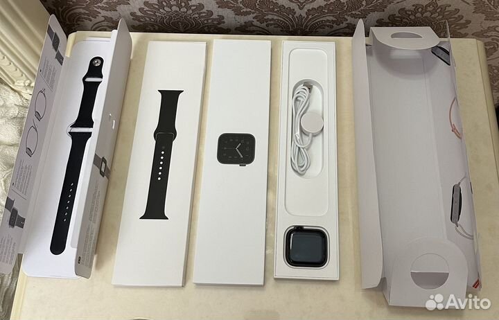 Apple Watch S6 44mm Silver and Black