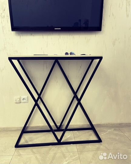 Консольный стол