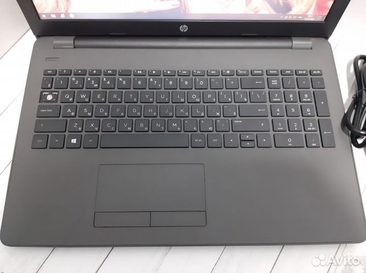 Ноутбук HP /i3-7020u/full HD/8Gb/128Gb SSD