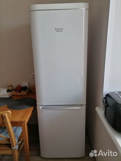 Холодильник бу Hotpoint Ariston