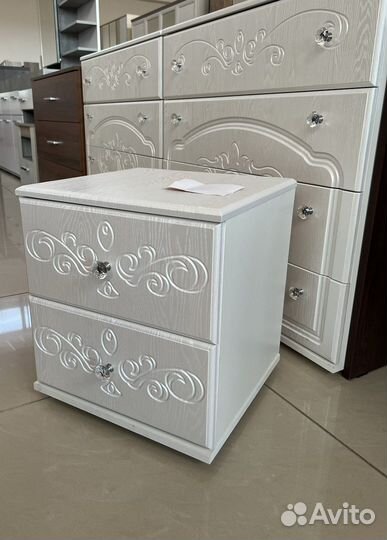 Тумба прикроватная