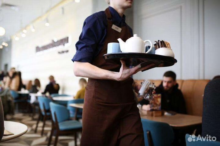 Официант в кофейню