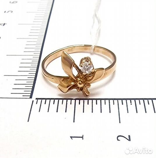 Кольцо с синтетическим камнем Золото