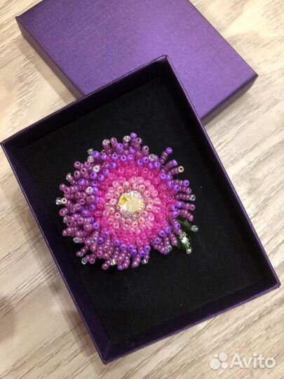 Брошь из бисера ручной работы