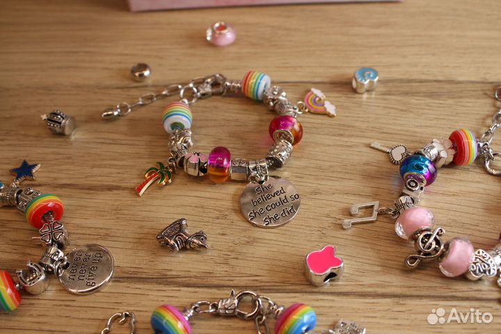 Браслет для девочки в подарок с шармами подвесками