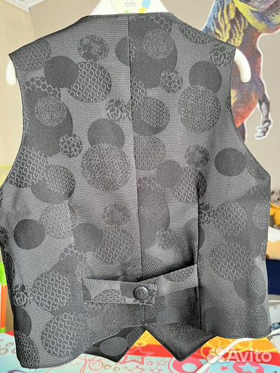 Жилетка черная для мальчика 98 размер
