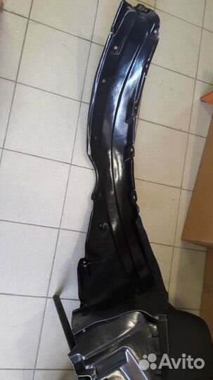 Подкрылок Toyota Avensis Авенсис 2006-2008