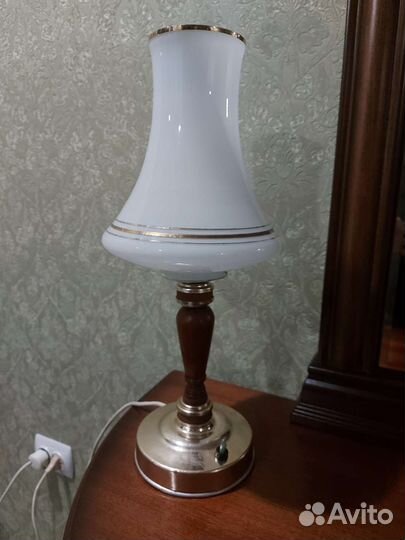 Настольная лампа