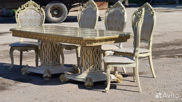 Столы и стулья