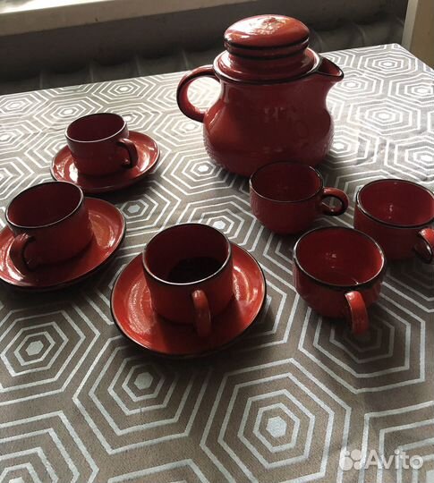 Чайник и чашки