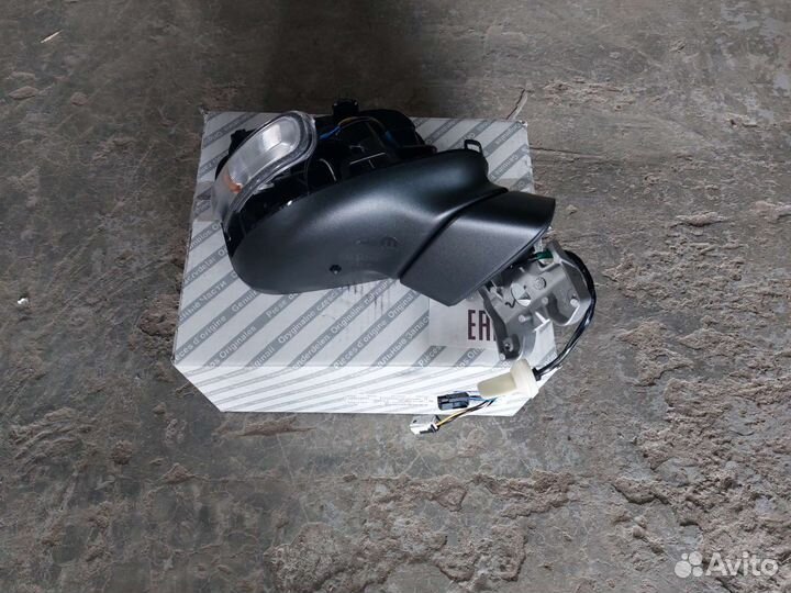 Новое правое зеркало Jeep Renegade оригинал