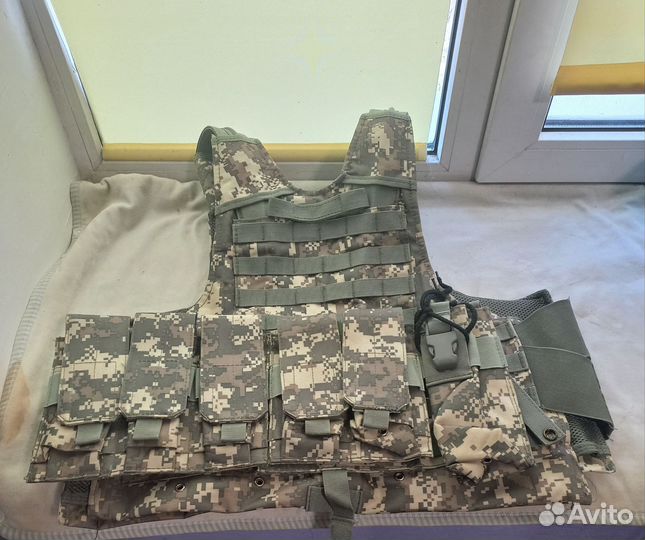 Бронежилет с подсумками