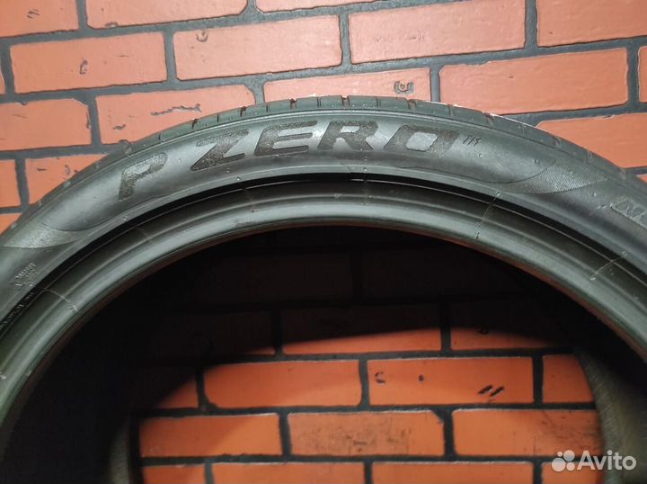 Pirelli P Zero PZ4 275/35 R21 103Y