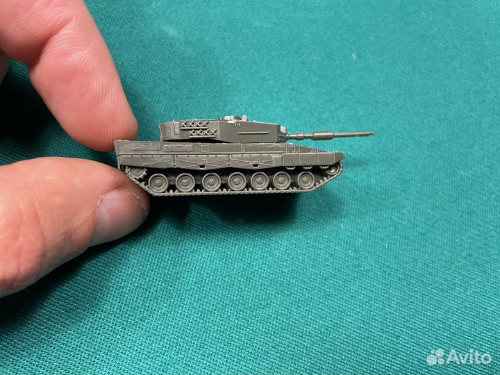 Игрушка танк пластик