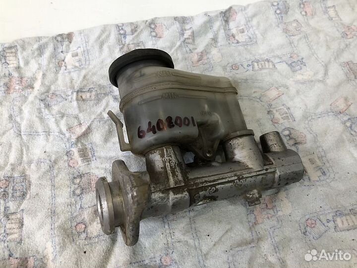 Главный тормозной цилиндр Toyota Corolla E100