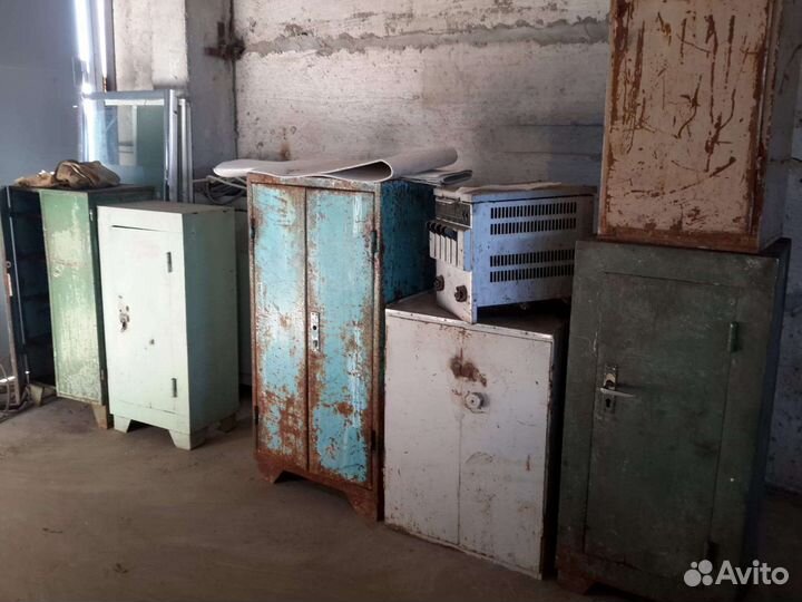 Шкафы и сейфы металлические