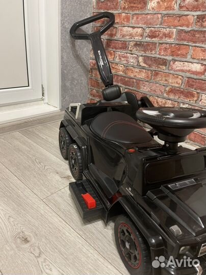 Машинка каталка электромобиль mercedes