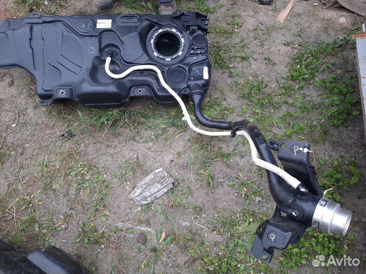 Топливный бак Skoda 5Q0201021JR / 5Q0201085F