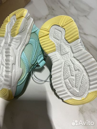 Кроссовки для девочки 23 размер tombi новые