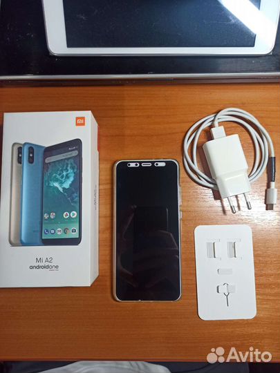 Телефон Xiaomi mi a2