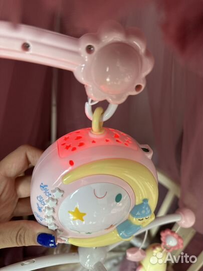 Мобиль на кроватку с проектором на батарейках