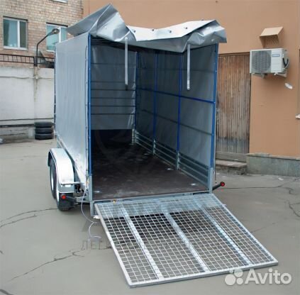 Фургон 32.022 с задним трапом для заезда техники