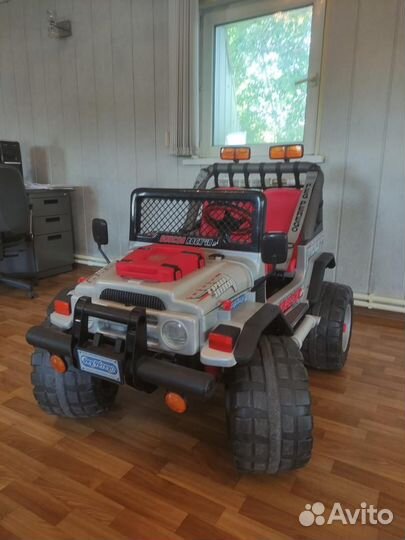 Детский автомобиль на аккумуляторе