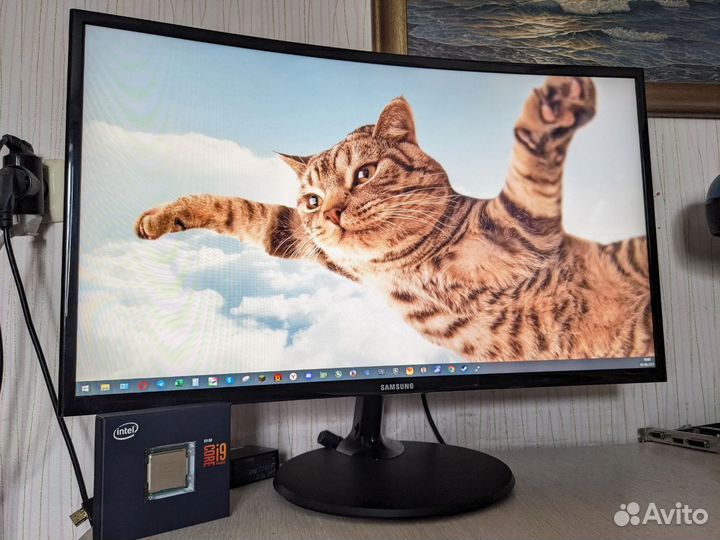 Изогнутый Samsung 27