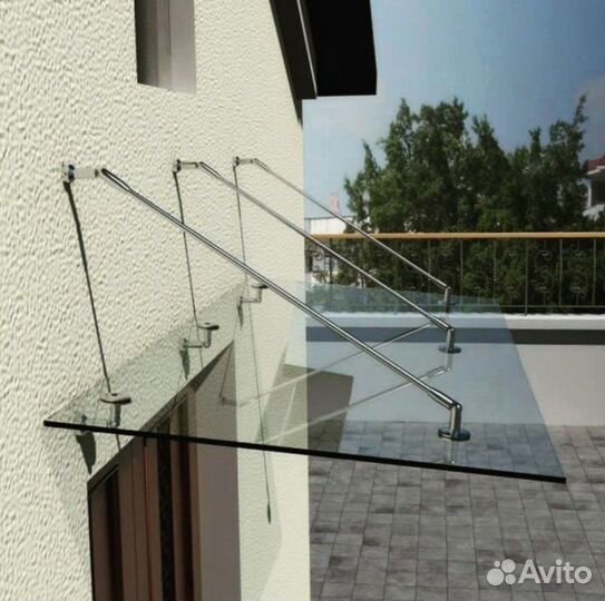 Стеклянный козырек над входом