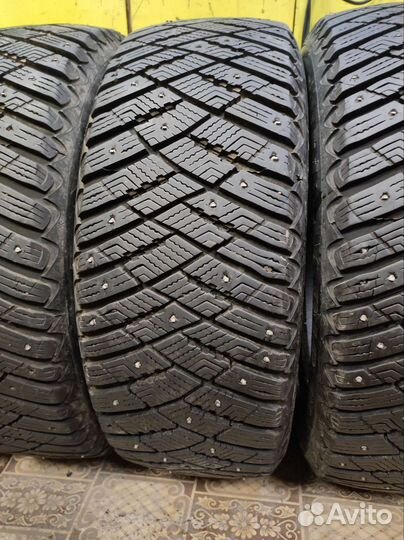 Goodyear Ultragrip Ice Arctic 205/55 R16